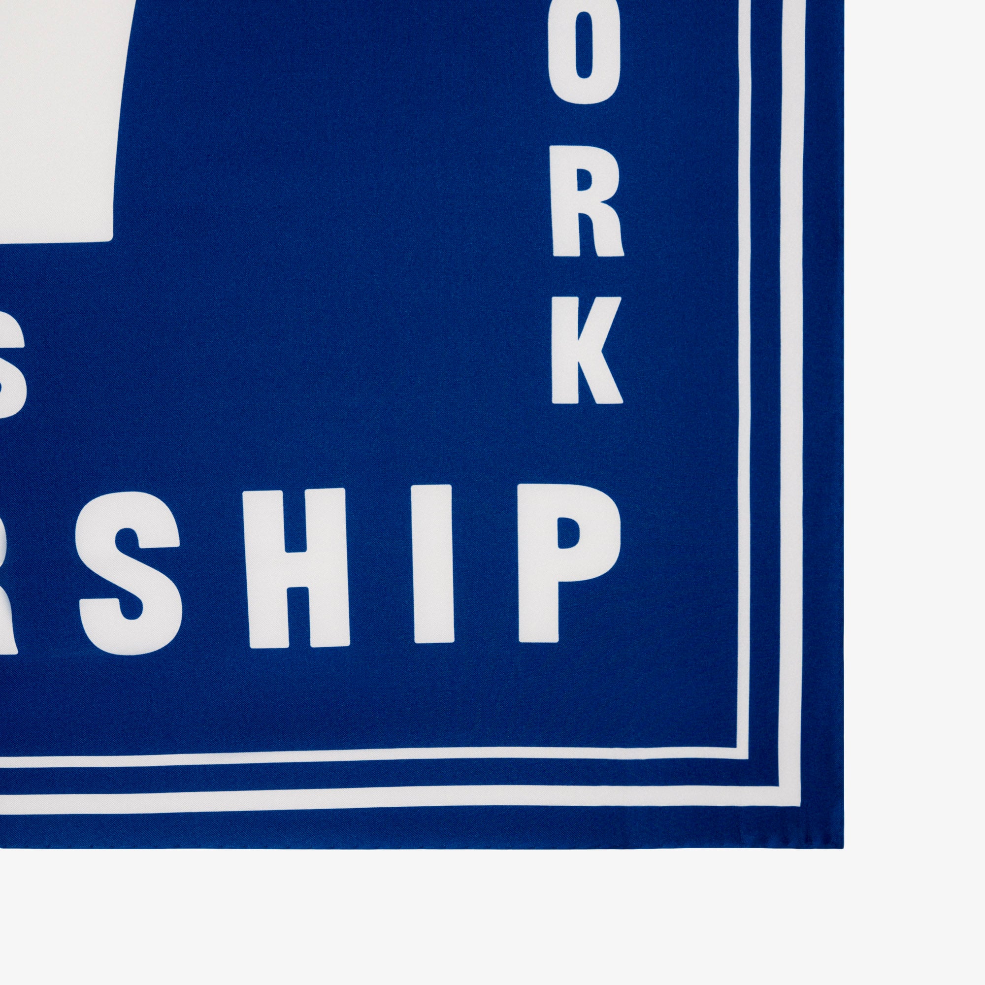 Lacoste SS26 RUNWAY Unisex Baskılı İpek Lacivert Fular görsel 5