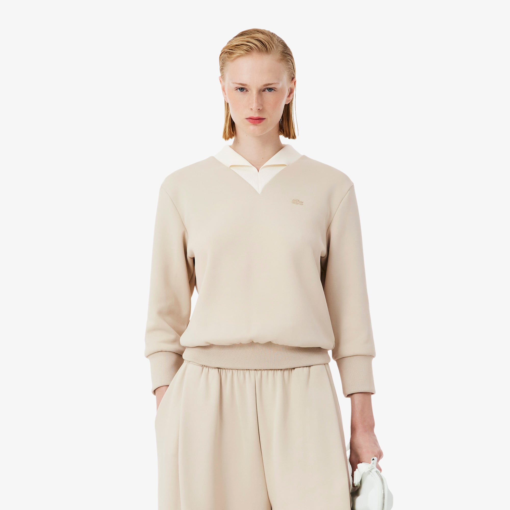 Lacoste SS26 RUNWAY Kadın Relaxed Fit V Yaka Saten Bej Sweatshirt