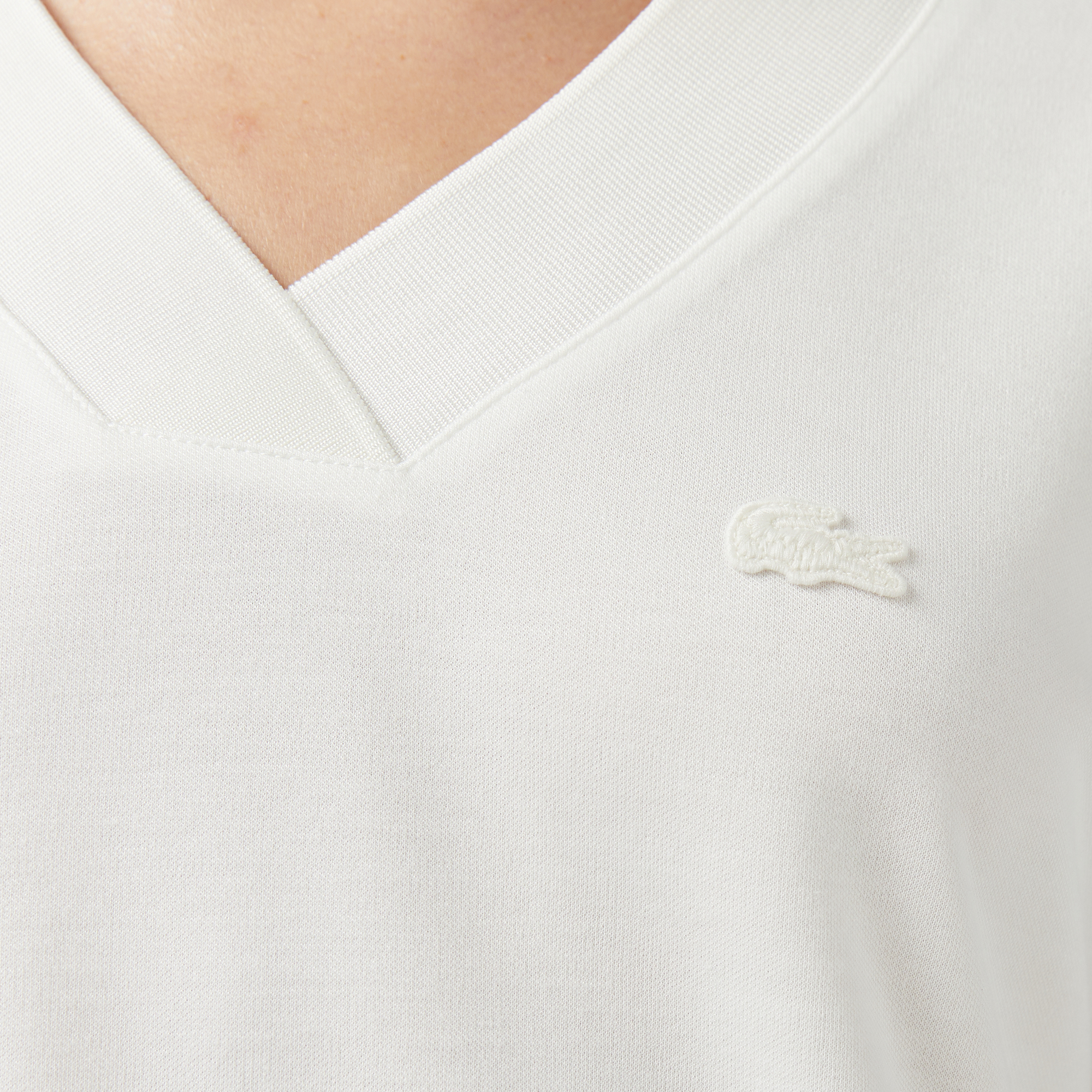 Lacoste Kadın Slim Fit Kolsuz V Yaka Krem Bluz görsel 6
