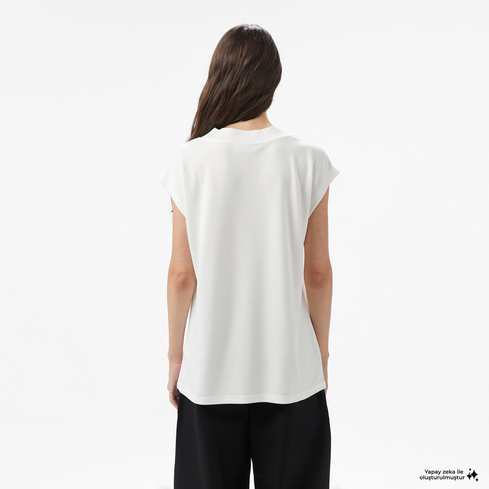 Kadın Slim Fit Kolsuz V Yaka Krem Bluz